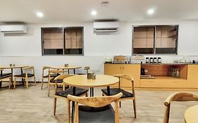 Super Hotel O Akash Ganga Park Circus